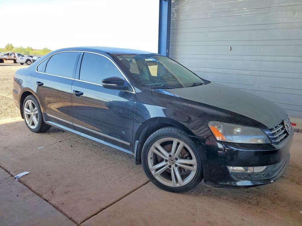 67511256 :رقم المزاد ، 1VWCN7A36EC075630 vin ، 2014 Volkswagen Passat مزاد بيع