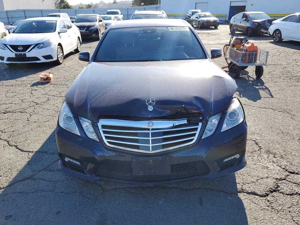 68403076 :رقم المزاد ، WDDHF5GB4BA387256 vin ، 2011 Mercedes-benz E مزاد بيع