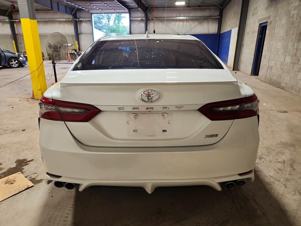 68187386 :رقم المزاد ، 4T1K61AK6NU029477 vin ، 2022 Toyota Camry مزاد بيع
