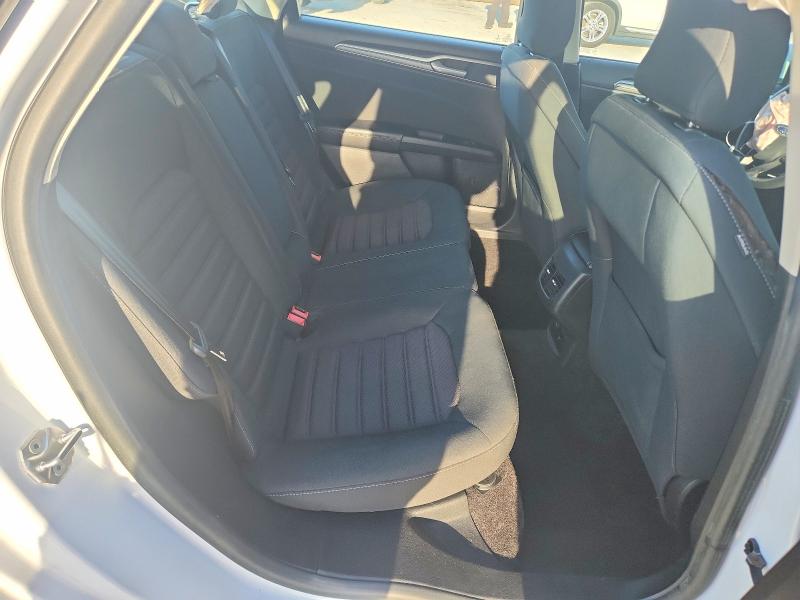 70324386 :رقم المزاد ، 3FA6P0LU3JR238341 vin ، 2018 Ford Fusion مزاد بيع