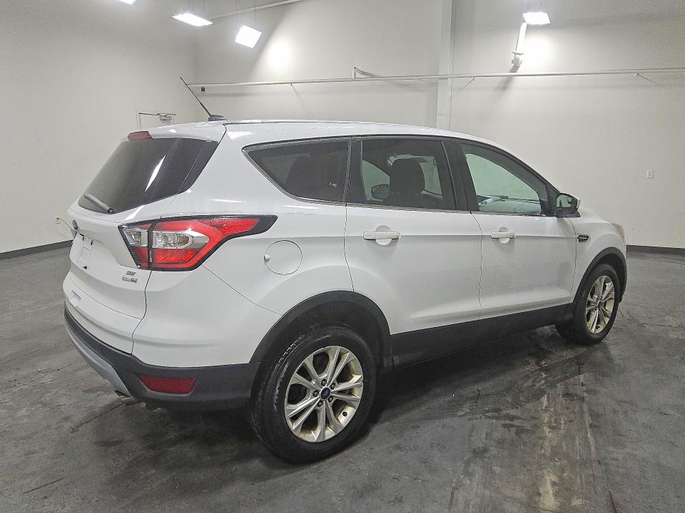 65315806 :رقم المزاد ، 1FMCU9GD6HUB72208 vin ، 2017 Ford Escape مزاد بيع