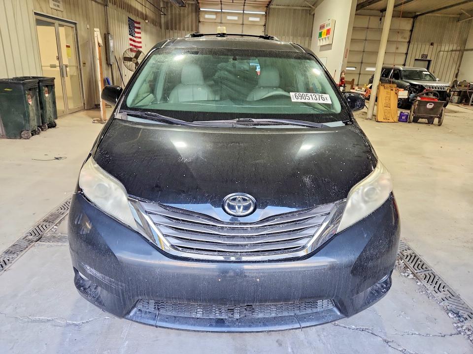 69051376 :رقم المزاد ، 5TDYK3DC4CS259773 vin ، 2012 Toyota Sienna مزاد بيع