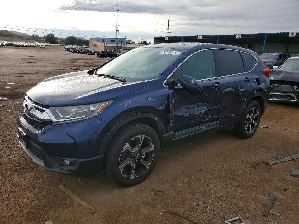 69719266 :رقم المزاد ، 7FARW2H88JE099735 vin ، 2018 Honda Cr-v مزاد بيع
