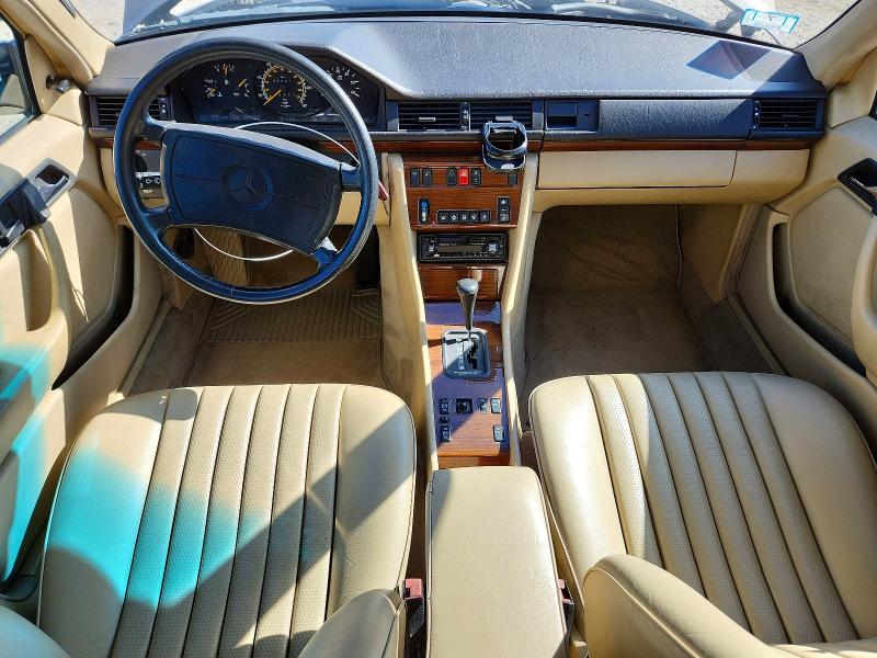 69246436 :رقم المزاد ، WDBEB28D9LB183778 vin ، 1990 Mercedes-benz 300 مزاد بيع