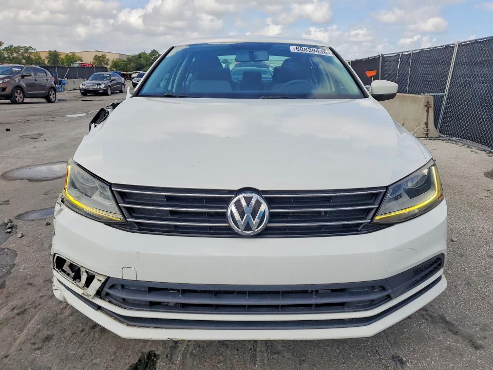 2017 Volkswagen Jetta მანქანა იყიდება აუქციონზე, vin: 3VW2B7AJ4HM233033, აუქციონის ნომერი: 68839436