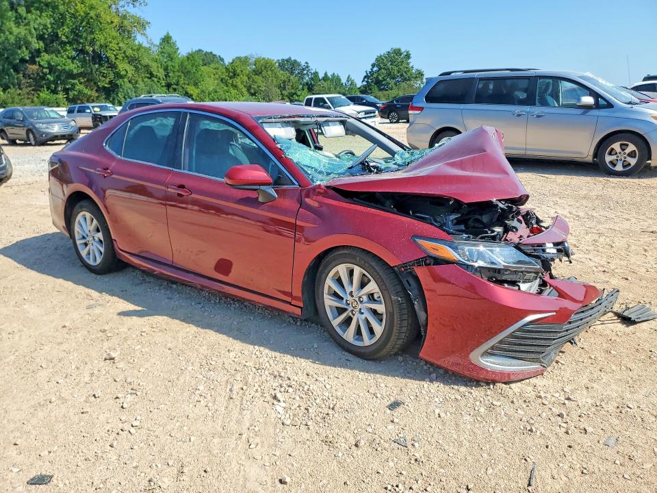 66949676 :رقم المزاد ، 4T1C11AK1NU671575 vin ، 2022 Toyota Camry مزاد بيع