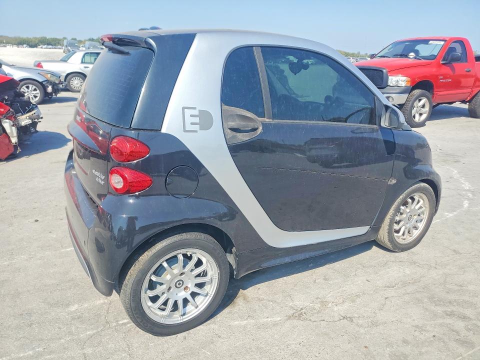 69731126 :رقم المزاد ، WMEEJ9AA6DK696731 vin ، 2013 Smart Fortwo مزاد بيع