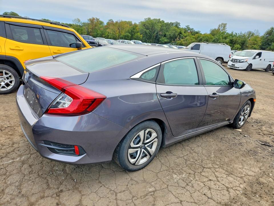 Продаж на аукціоні авто 2018 Honda Civic, vin: 2HGFC2E57JH563398, номер лоту: 70360596