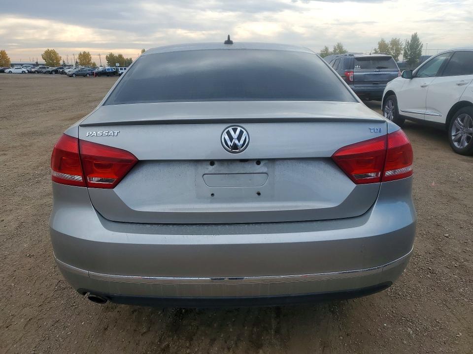 70106166 :رقم المزاد ، 1VWCN7A32DC134347 vin ، 2013 Volkswagen Passat مزاد بيع