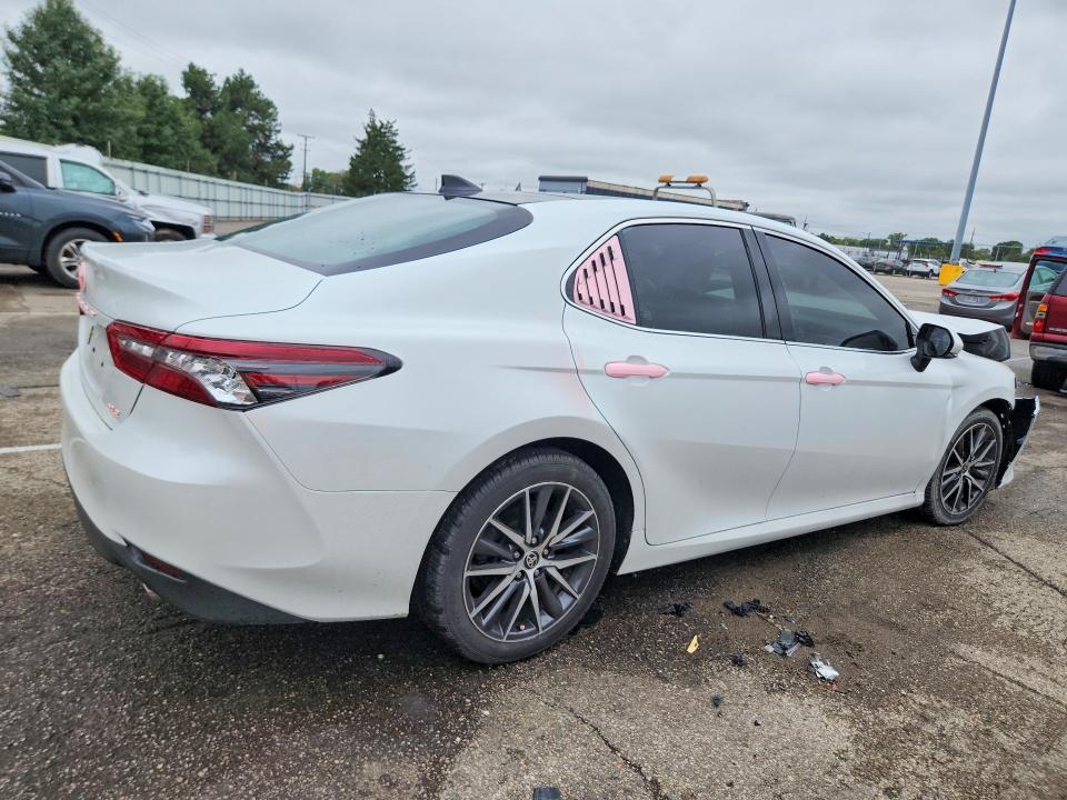 69782696 :رقم المزاد ، 4T1F11AK1MU603160 vin ، 2021 Toyota Camry مزاد بيع