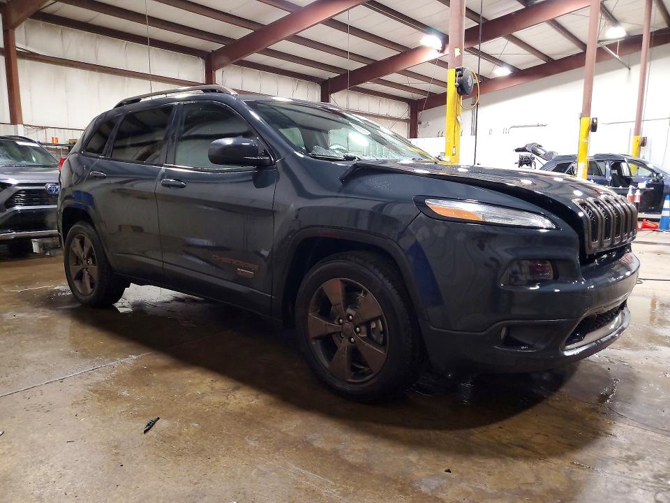 70049066 :رقم المزاد ، 1C4PJMCS2HW503540 vin ، 2017 Jeep Cherokee مزاد بيع