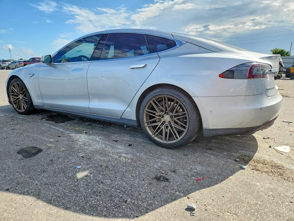 2016 Tesla Model S მანქანა იყიდება აუქციონზე, vin: 5YJSA1E26GF131824, აუქციონის ნომერი: 69651906