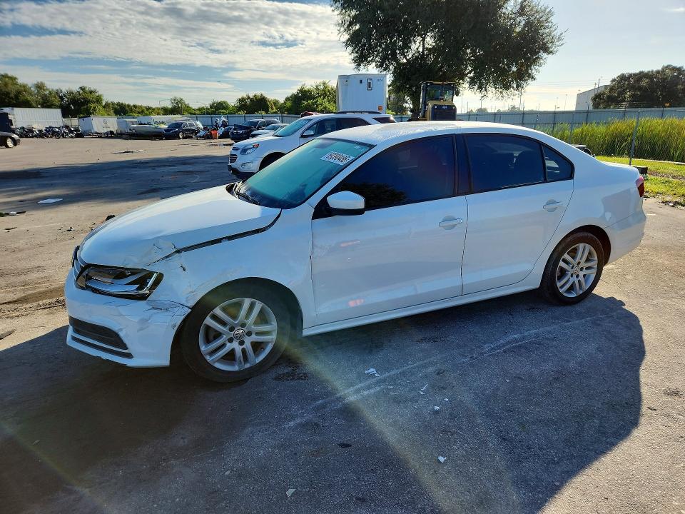 69390486 :رقم المزاد ، 3VW2B7AJ2JM261242 vin ، 2018 Volkswagen Jetta مزاد بيع