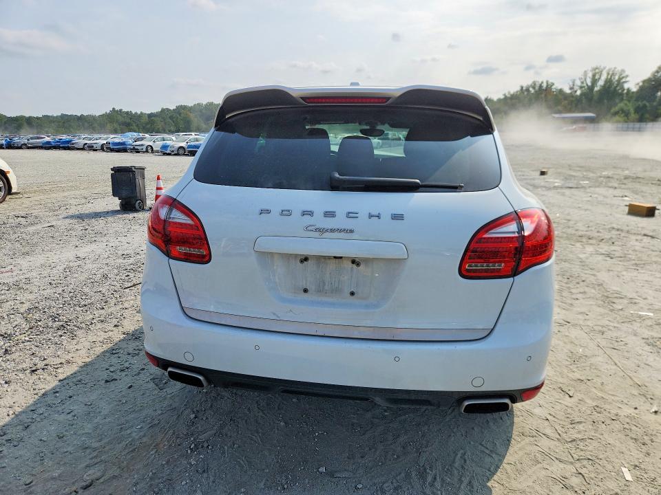 68816686 :رقم المزاد ، WP1AA2A29ELA93828 vin ، 2014 Porsche Cayenne مزاد بيع