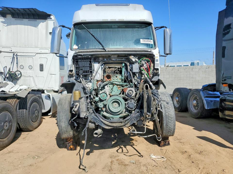 Продаж на аукціоні авто 2021 Volvo Vnl, vin: 4V4NC9EJ2MN282139, номер лоту: 70658946