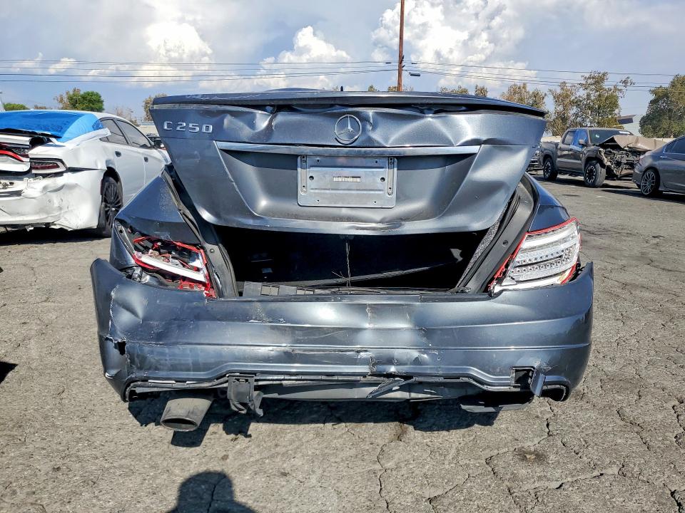 2014 Mercedes-benz C მანქანა იყიდება აუქციონზე, vin: WDDGJ4HB4EG171962, აუქციონის ნომერი: 69641136