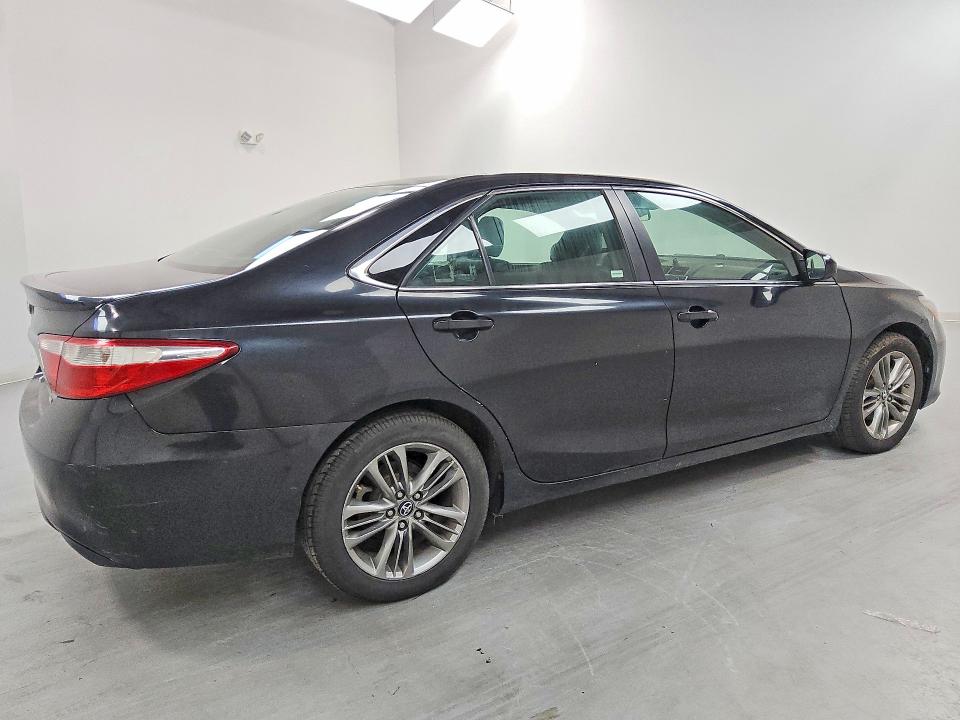 66298366 :رقم المزاد ، 4T1BF1FK0HU789577 vin ، 2017 Toyota Camry مزاد بيع