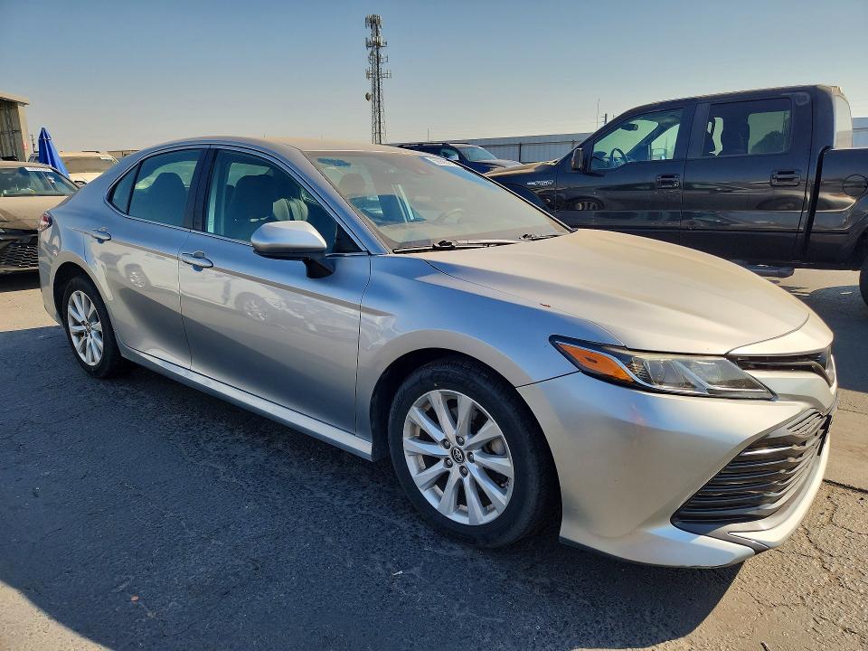 2019 Toyota Camry მანქანა იყიდება აუქციონზე, vin: 4T1B11HK2KU821156, აუქციონის ნომერი: 69996476