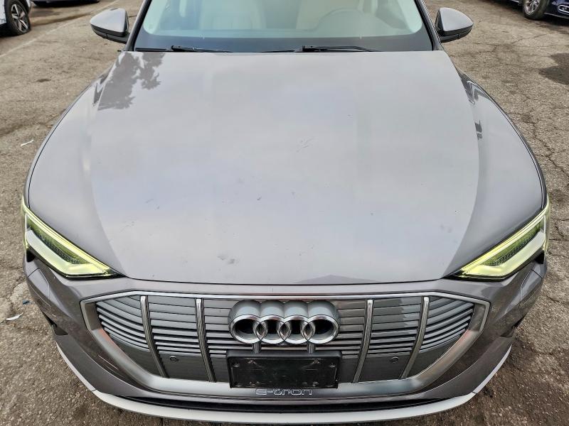 Auction sale of the 2019 Audi E-tron, vin: WA1LAAGE8KB010522, lot number: 69080996