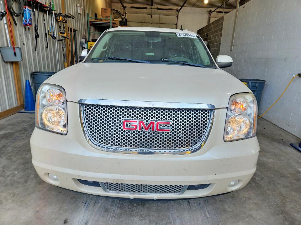 67842146 :رقم المزاد ، 1GKUKMEF2AR223819 vin ، 2010 Gmc Yukon Xl مزاد بيع