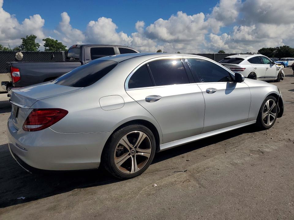 69697686 :رقم المزاد ، WDDZF8DBXLA755337 vin ، 2020 Mercedes-benz E مزاد بيع