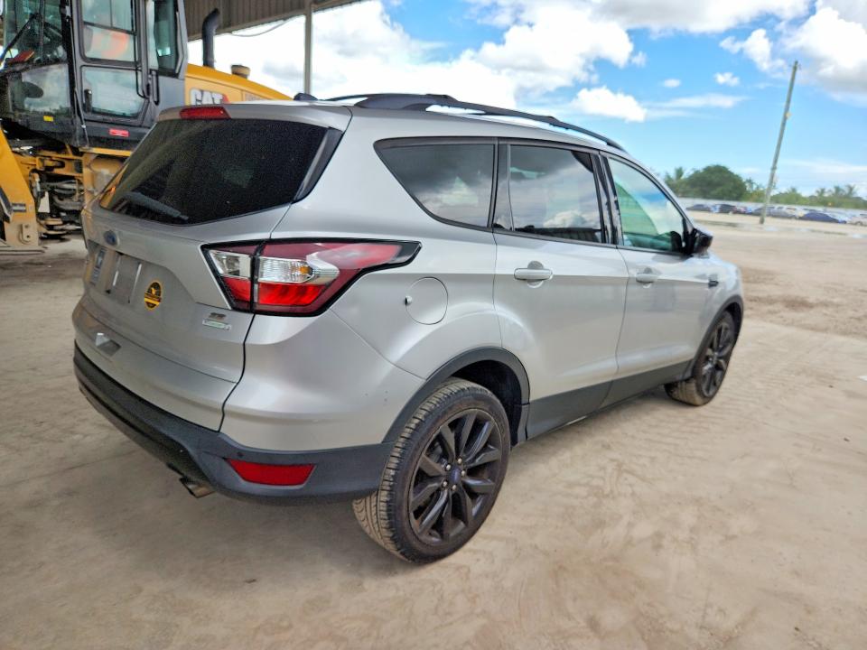 Продажа на аукционе авто 2017 Ford Escape, vin: 1FMCU0GD1HUD03475, номер лота: 69455406