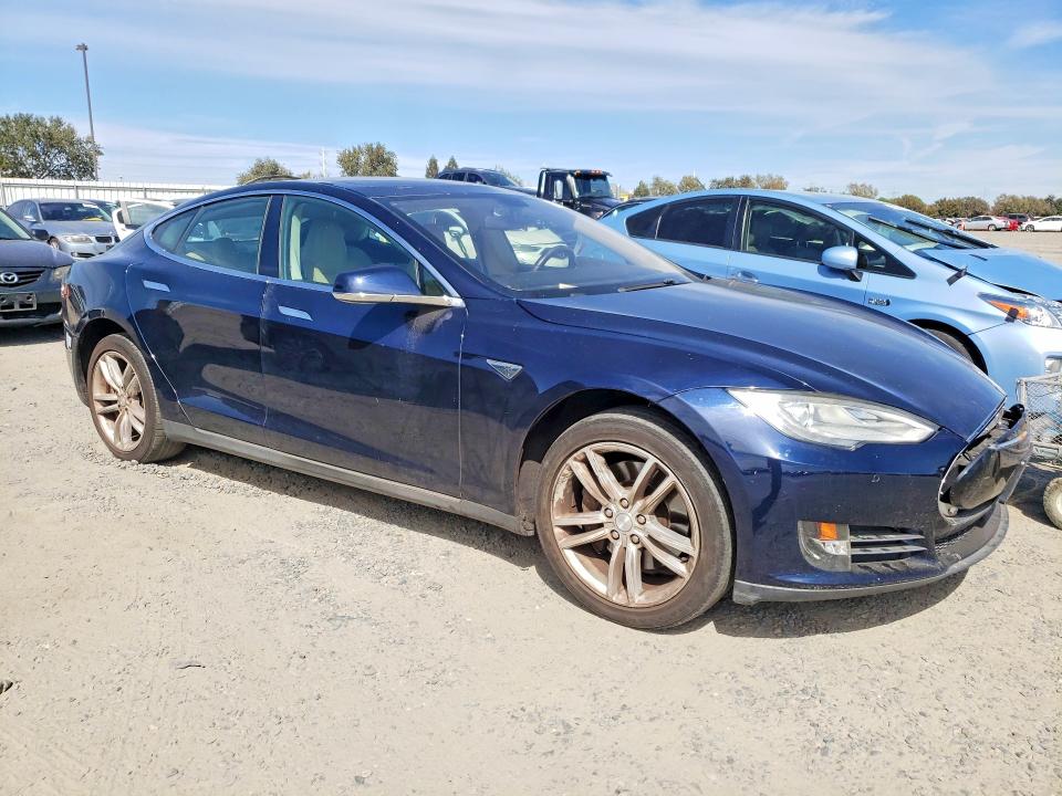67751846 :رقم المزاد ، 5YJSA1CNXDFP22540 vin ، 2013 Tesla Model S مزاد بيع