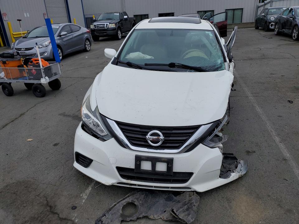 Auction sale of the 2017 Nissan Altima, vin: 1N4AL3AP2HC125252, lot number: 67880516