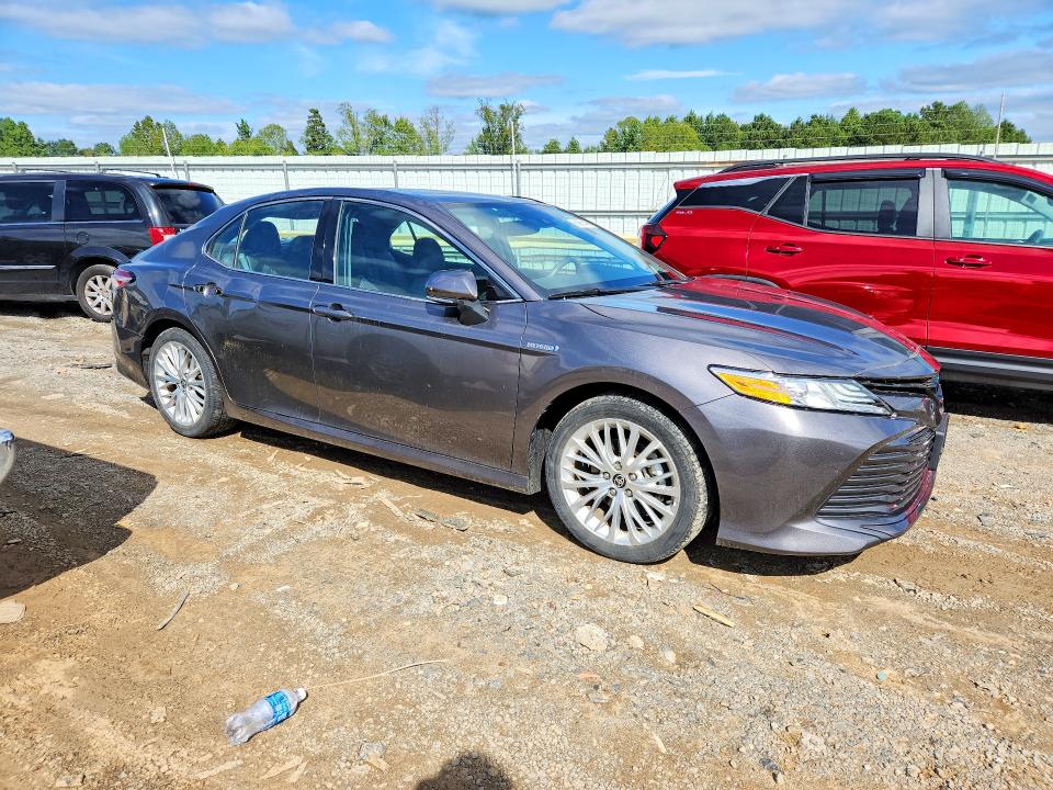 69961486 :رقم المزاد ، 4T1F31AK5LU017571 vin ، 2020 Toyota Camry مزاد بيع