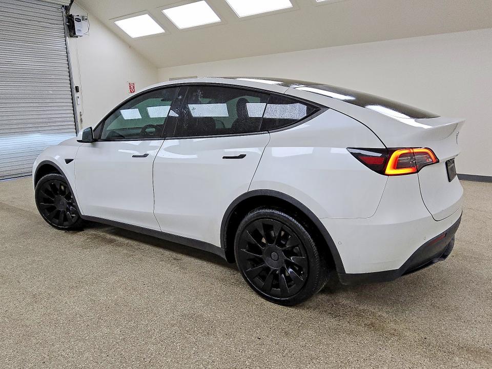 64496186 :رقم المزاد ، 5YJYGDEE8MF123823 vin ، 2021 Tesla Model Y مزاد بيع