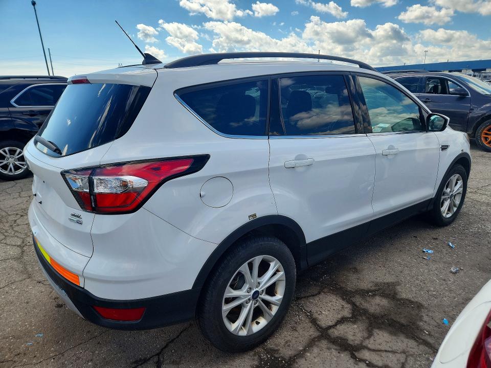91031945 :رقم المزاد ، 1FMCU9HD0JUD23662 vin ، 2018 Ford Escape مزاد بيع