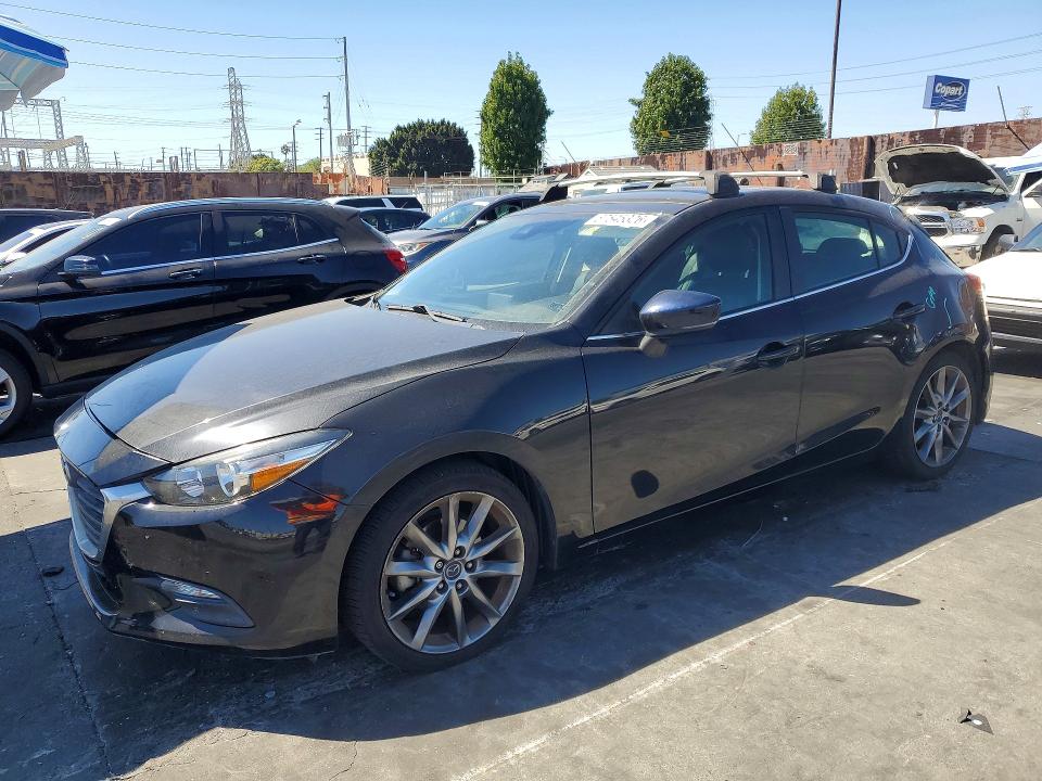 67545326 :رقم المزاد ، 3MZBN1L3XJM267065 vin ، 2018 Mazda 3 مزاد بيع