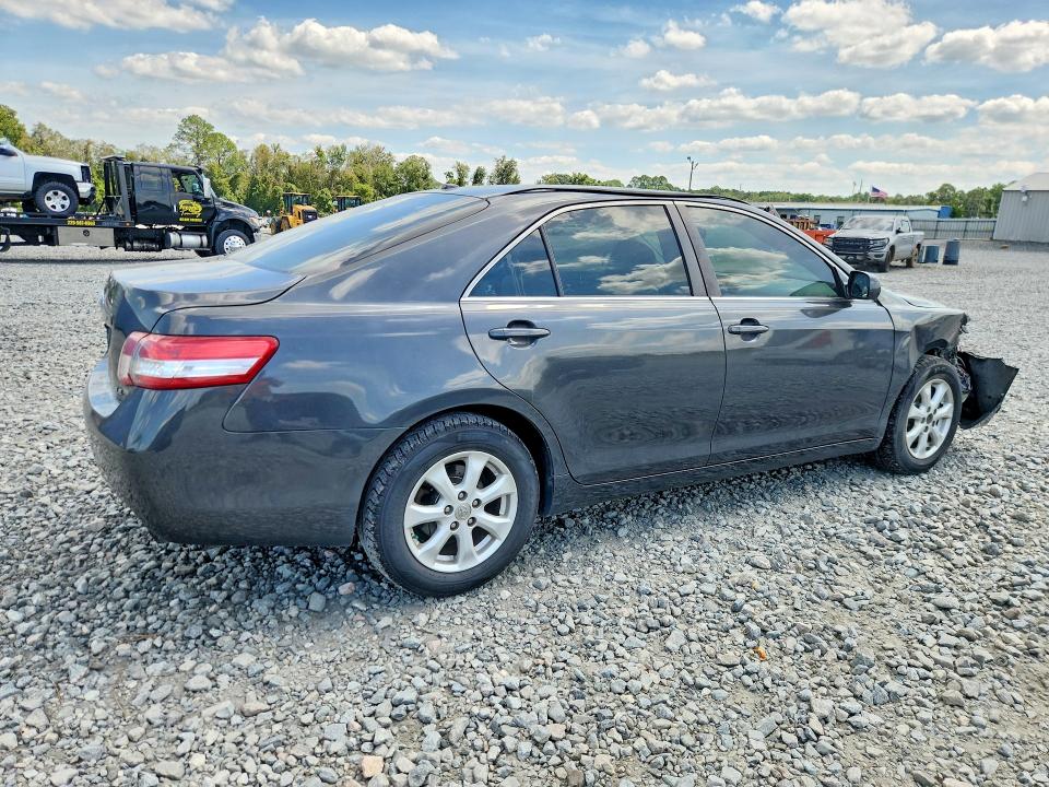 69175296 :رقم المزاد ، 4T1BF3EK7BU653273 vin ، 2011 Toyota Camry Le مزاد بيع