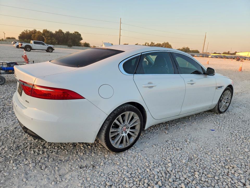 Продаж на аукціоні авто 2020 Jaguar Xf, vin: SAJBE4FX0LCY85357, номер лоту: 69969876