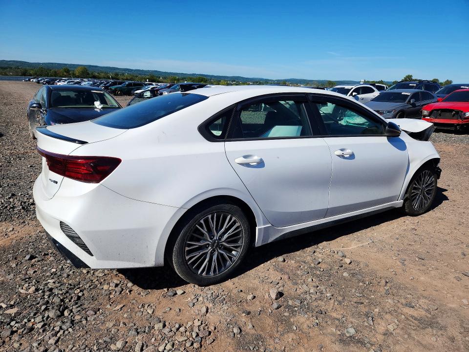 2022 Kia Forte მანქანა იყიდება აუქციონზე, vin: 3KPF54AD6NE435138, აუქციონის ნომერი: 68767516