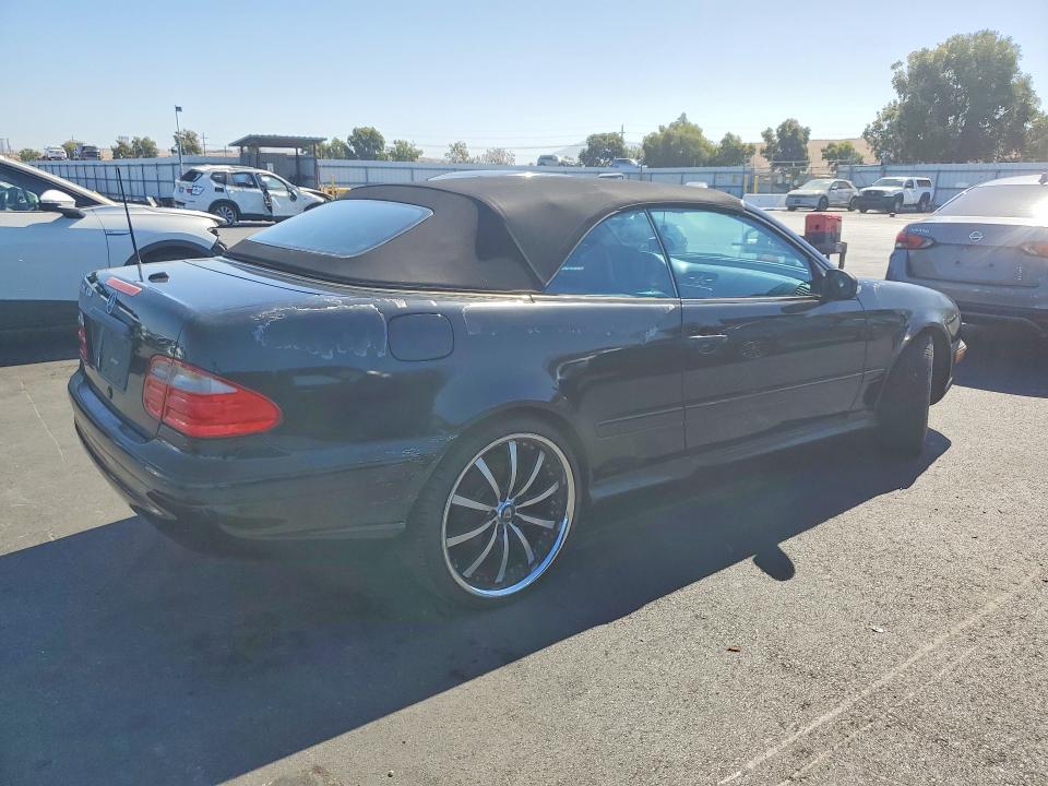 70870906 :رقم المزاد ، WDBLK70G5YT034702 vin ، 2000 Mercedes-benz Clk مزاد بيع