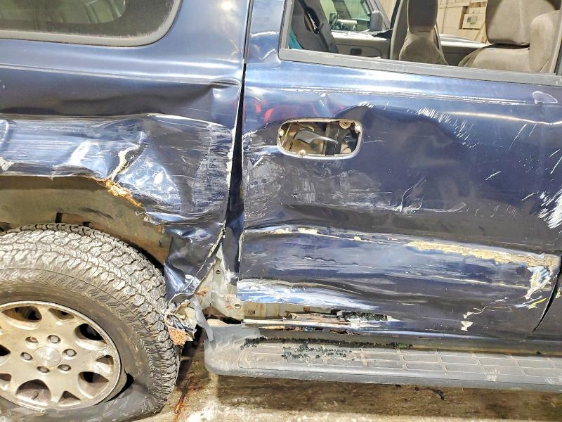 68857406 :رقم المزاد ، 1GNFK16Z34J229215 vin ، 2004 Chevrolet Suburban مزاد بيع
