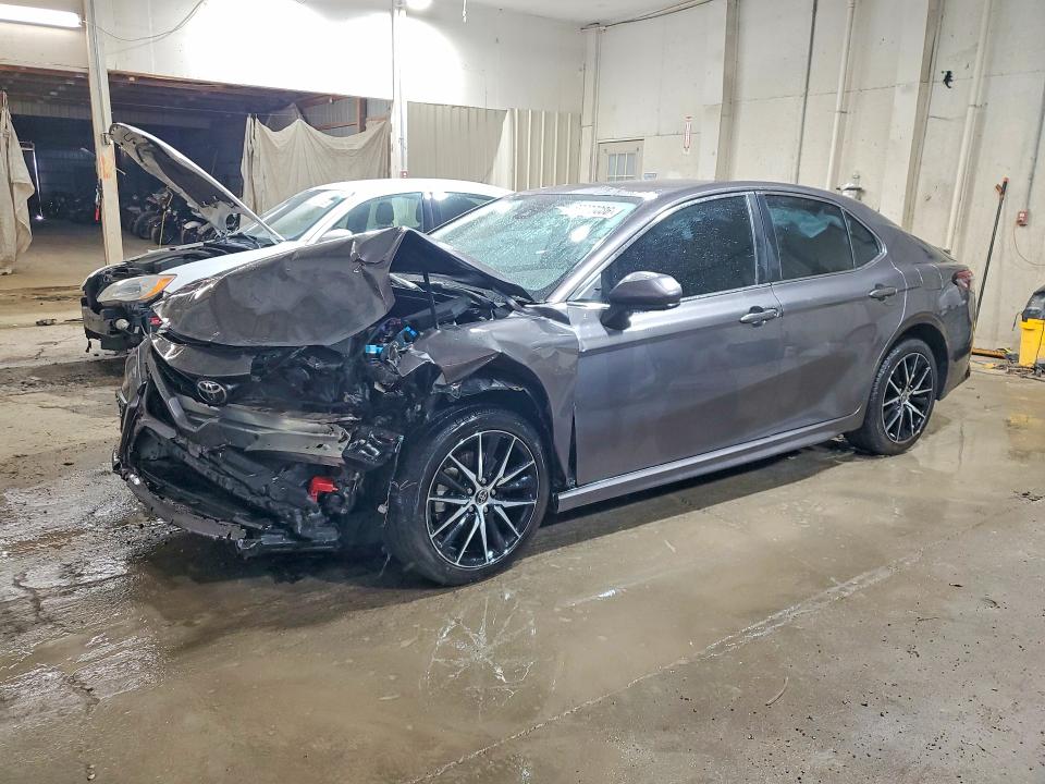 69679086 :رقم المزاد ، 4T1G11AK0MU592205 vin ، 2021 Toyota Camry مزاد بيع
