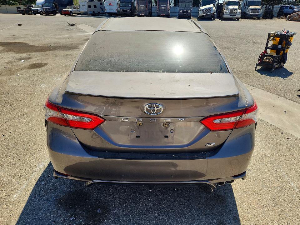 Продаж на аукціоні авто 2018 Toyota Camry, vin: 4T1B11HK2JU122897, номер лоту: 67823086