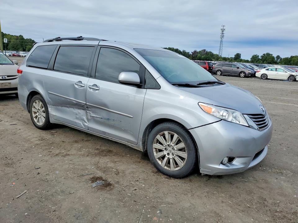 70863106 :رقم المزاد ، 5TDDK3DC3CS039622 vin ، 2012 Toyota Sienna مزاد بيع