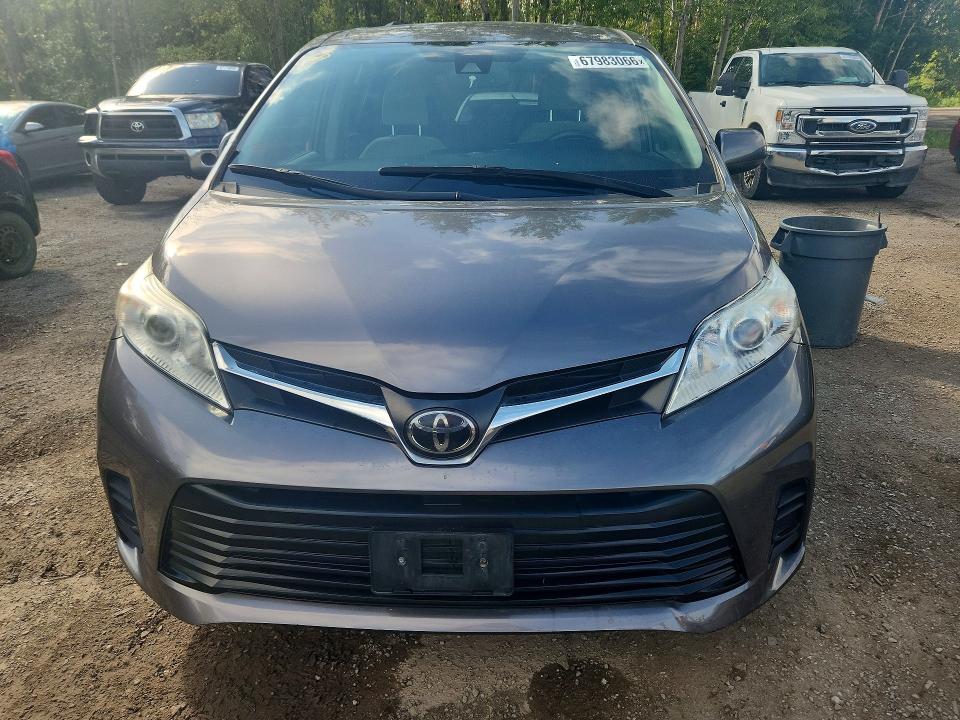 2018 Toyota Sienna მანქანა იყიდება აუქციონზე, vin: 5TDKZ3DC1JS965601, აუქციონის ნომერი: 67983066
