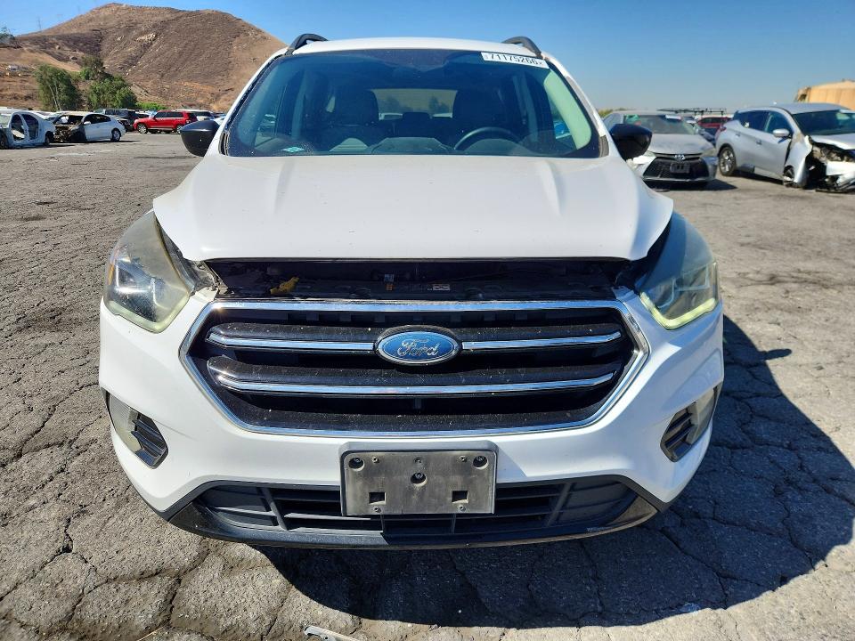 71175266 :رقم المزاد ، 1FMCU0GD9JUB14322 vin ، 2018 Ford Escape مزاد بيع