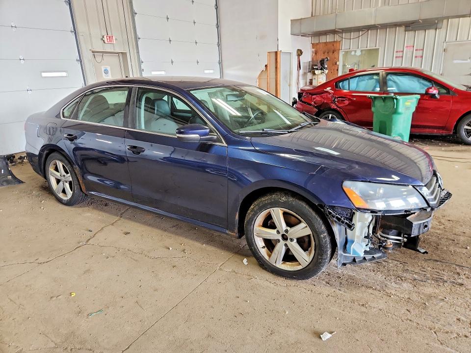 70351626 :رقم المزاد ، 1VWBP7A31DC049070 vin ، 2013 Volkswagen Passat مزاد بيع