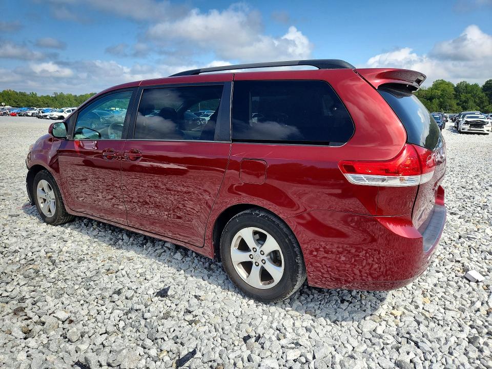 69997756 :رقم المزاد ، 5TDKK3DC1DS389954 vin ، 2013 Toyota Sienna مزاد بيع