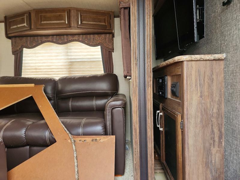 66989956 :رقم المزاد ، 4YDF27R28GV502279 vin ، 2016 Keystone Cougar مزاد بيع