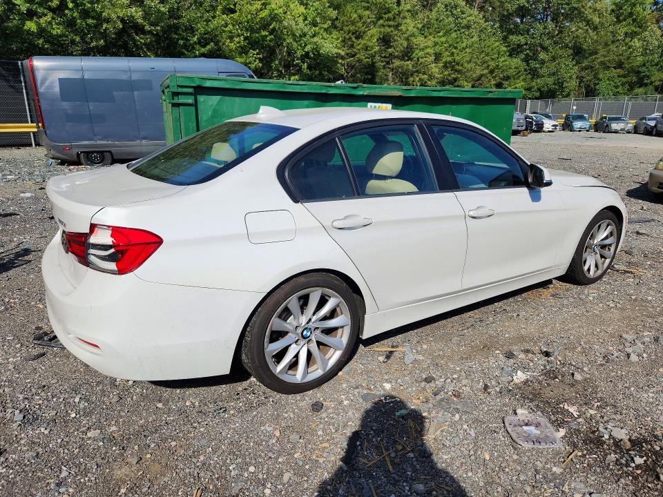 68172726 :رقم المزاد ، WBA8E1G51JNU90882 vin ، 2018 Bmw 320 مزاد بيع