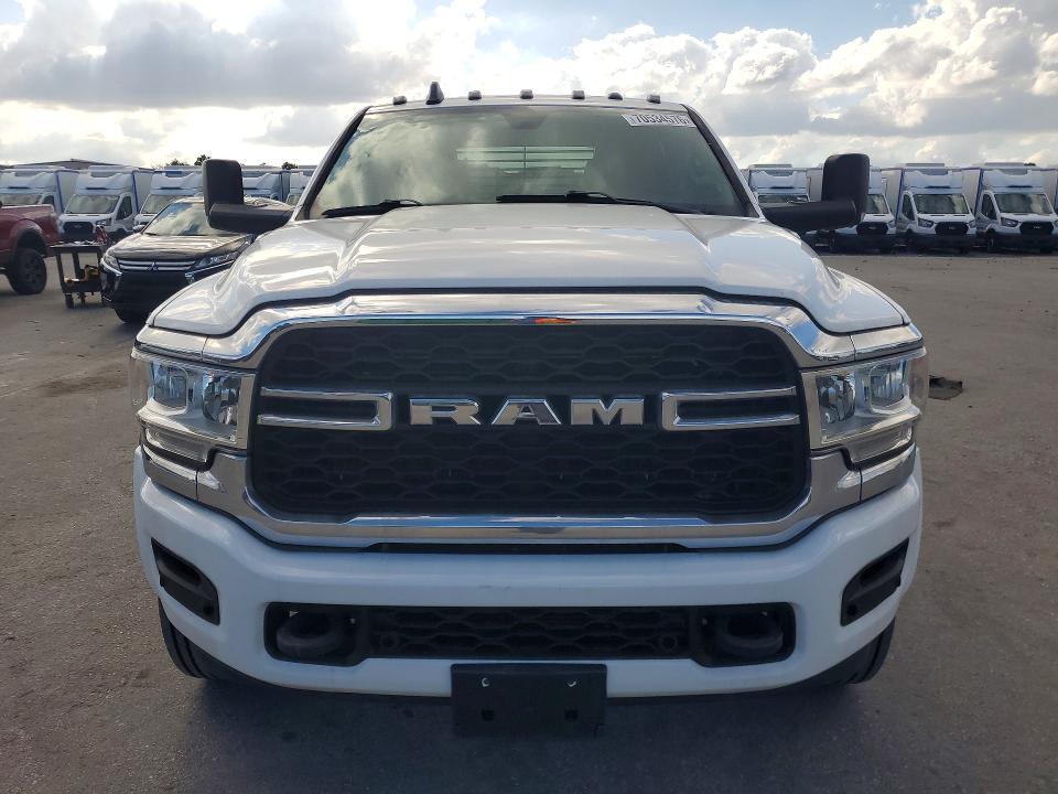 70534576 :رقم المزاد ، 3C7WRNFL2LG108248 vin ، 2020 Ram 5500 مزاد بيع