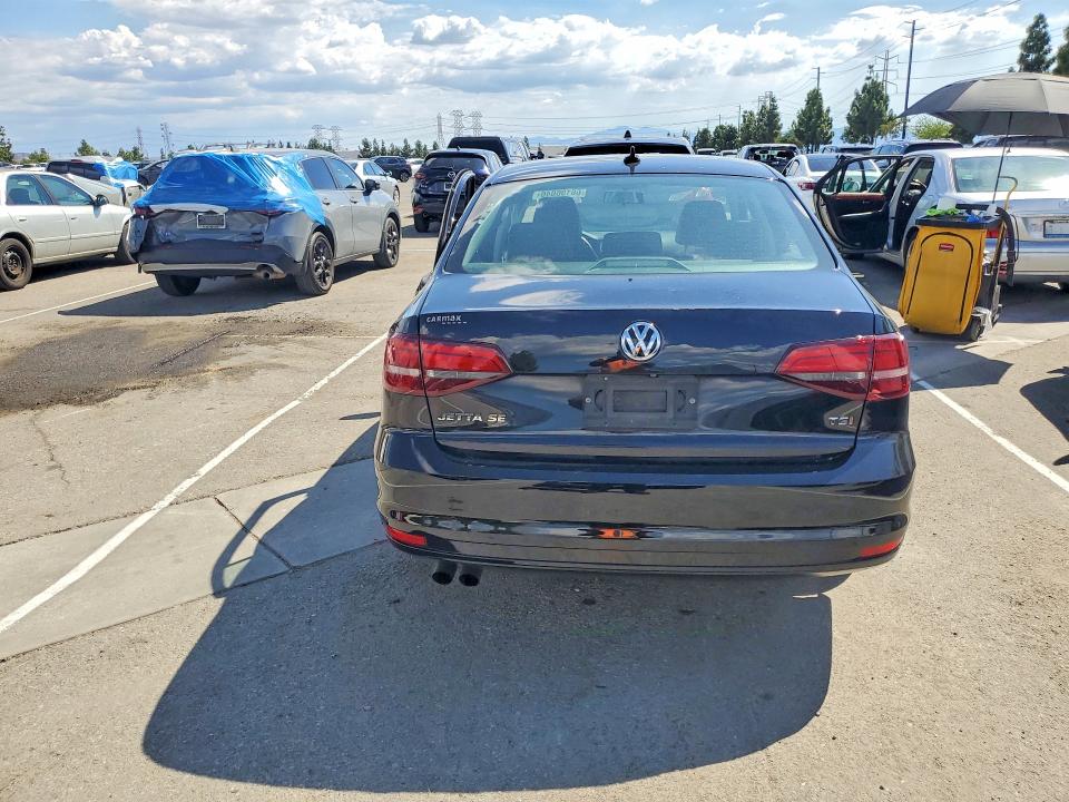 66106046 :رقم المزاد ، 3VWDB7AJ8HM204367 vin ، 2017 Volkswagen Jetta مزاد بيع