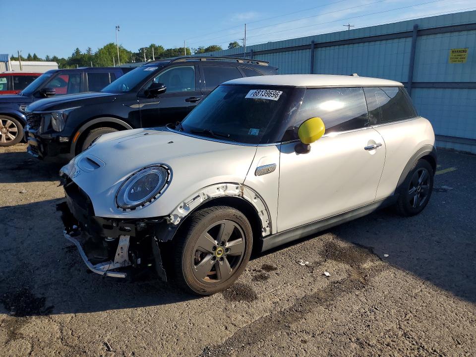 Продаж на аукціоні авто 2022 Mini Cooper, vin: WMW13DJ03N2R88045, номер лоту: 68139696