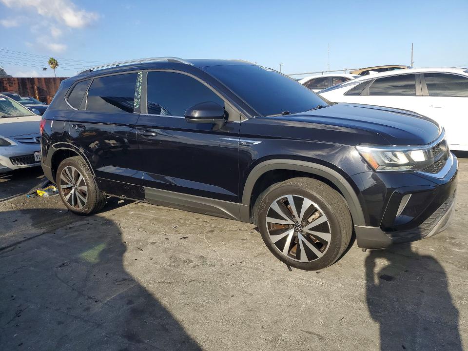 Продажа на аукционе авто 2022 Volkswagen Taos, vin: 3VVRX7B24NM015228, номер лота: 69042676